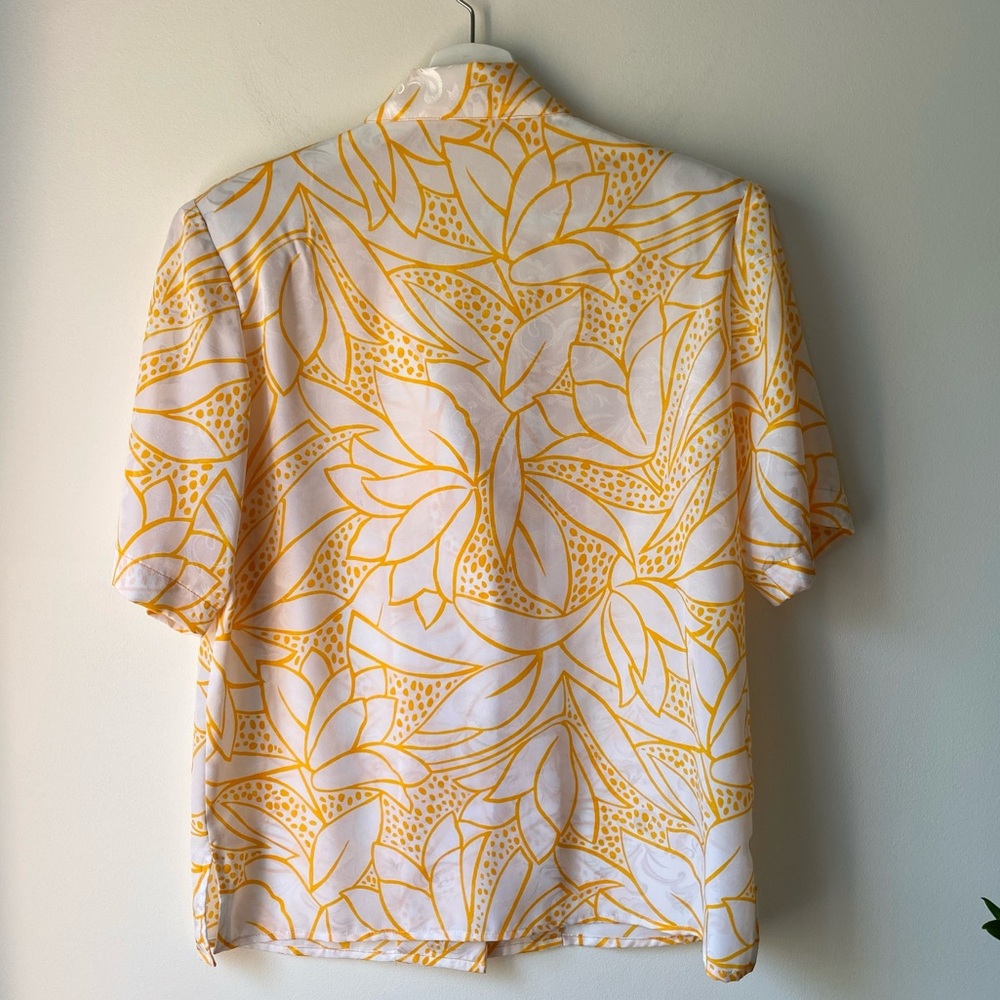 Vintage flowy short sleeve button down shirt - Picture 11 of 11